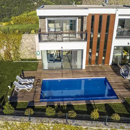 Nerea Villa *